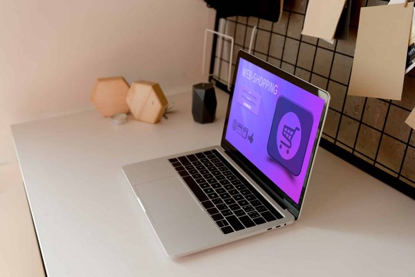 À l'exploration de la plateforme UNIQUE d'achat de vêtements vintage