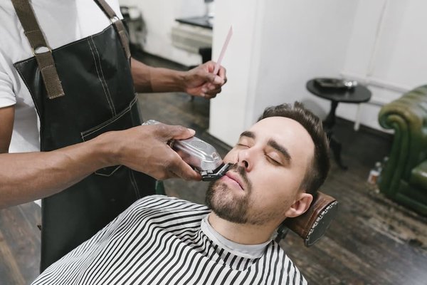 Comment reconnaître le bon peigne à barbre ?